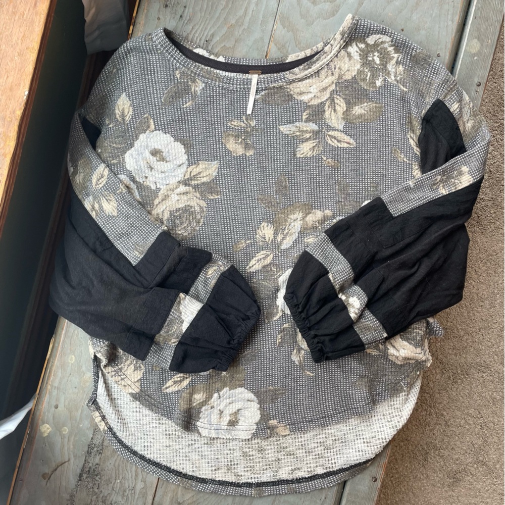 Free People waffle knit balloon sleeve shirt | size small